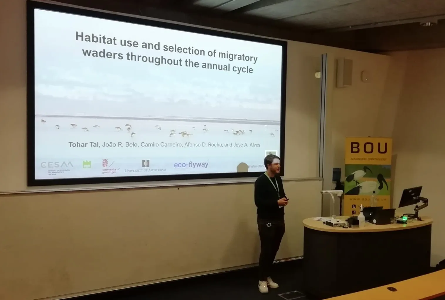 Tohar Tal presenting at the British Ornithologists Union conference