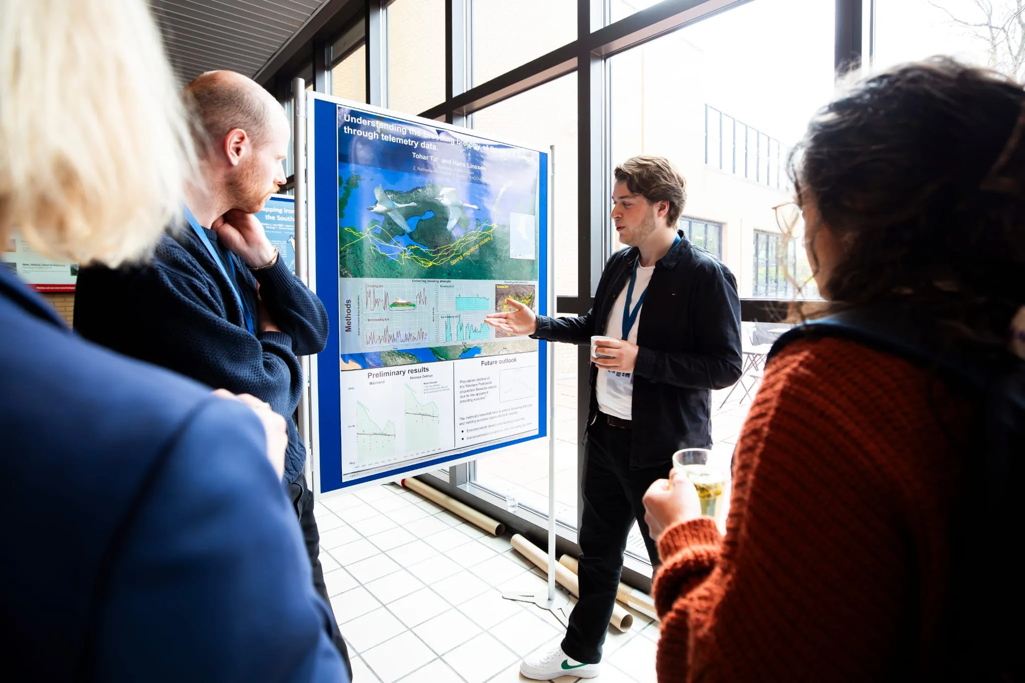 Tohar Tal presenting his poster at NWO Polar Day